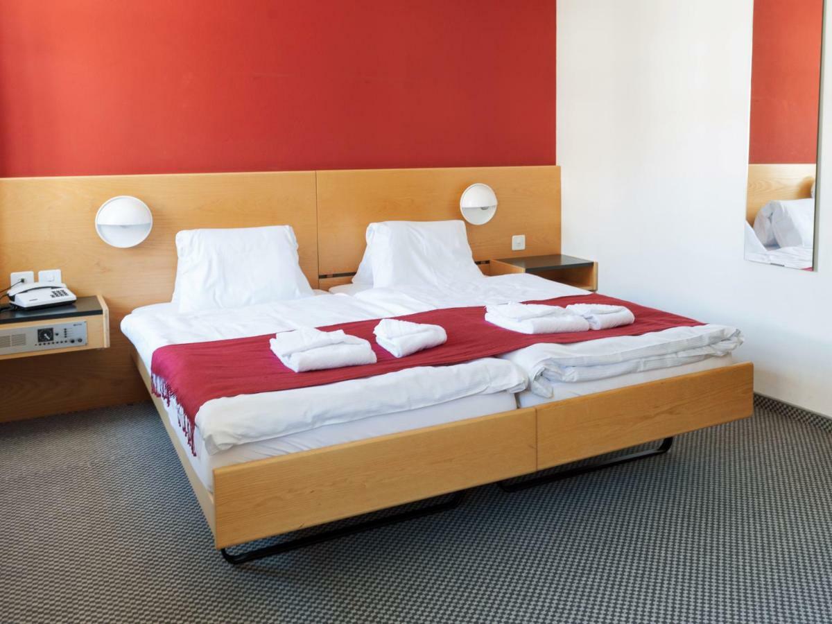 Hotel Aurora Ardez ภายนอก รูปภาพ
