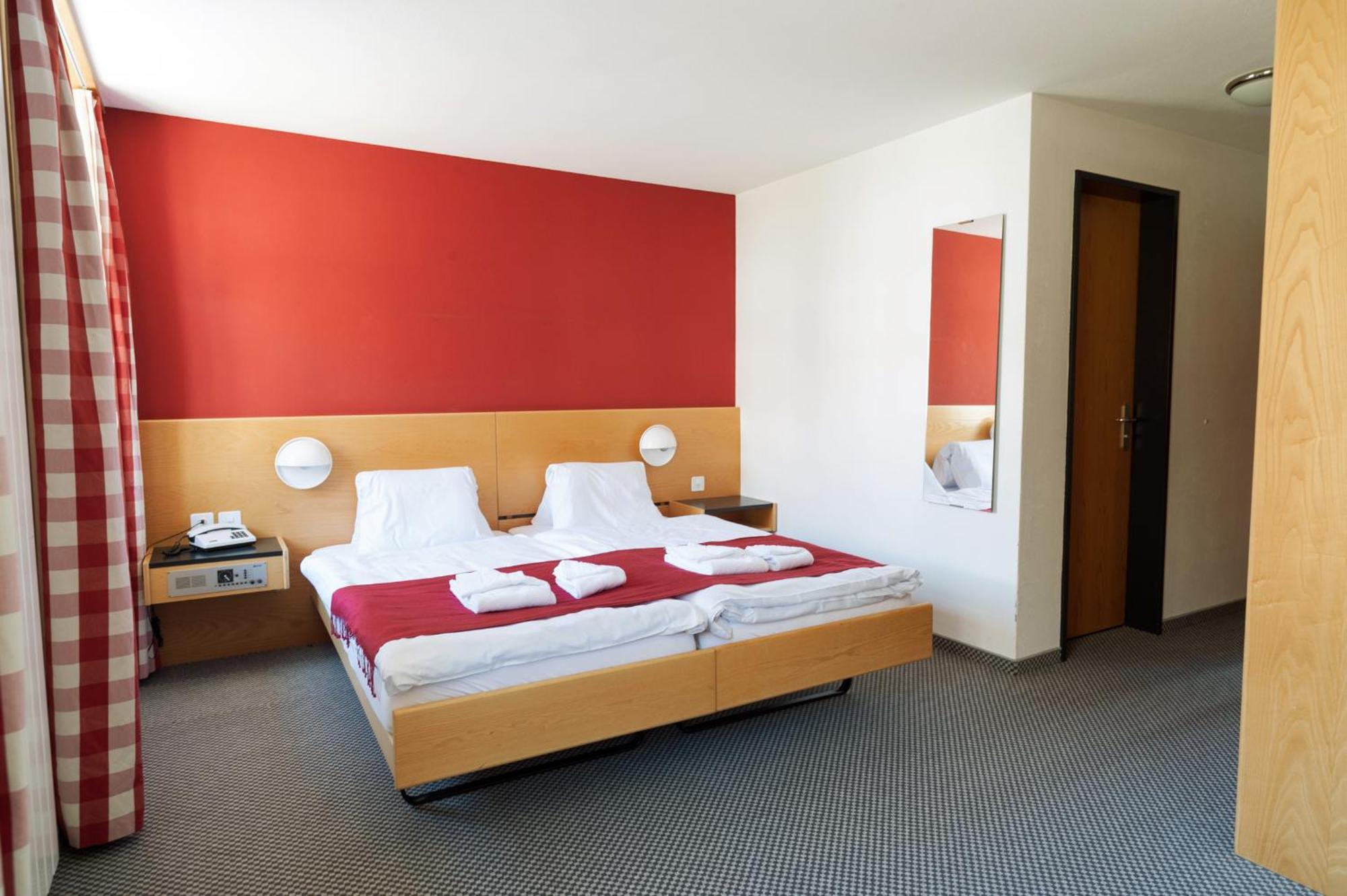 Hotel Aurora Ardez ภายนอก รูปภาพ